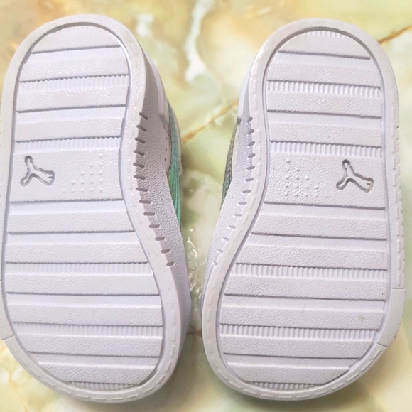 Kids Puma white iridescent shoes - Picture 2 of 11